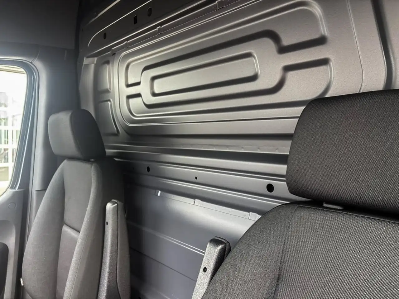 Mercedes-Benz Sprinter - Image 12