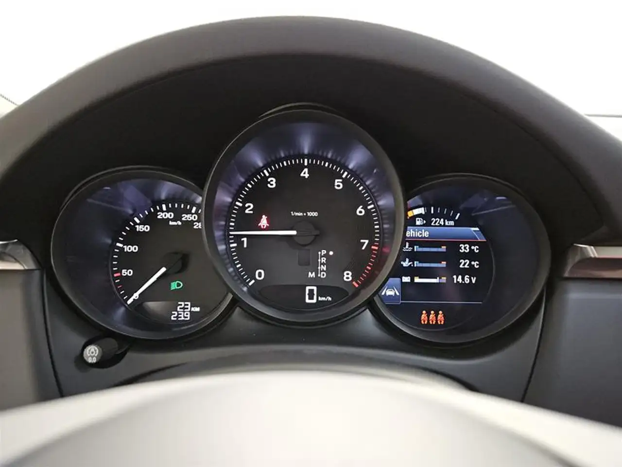 Porsche Macan - Image 14