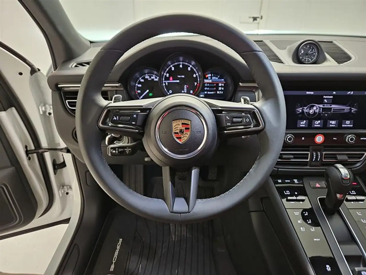Porsche Macan - Image 13