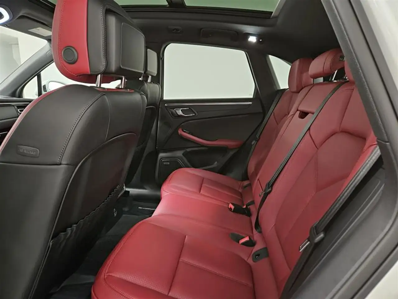 Porsche Macan - Image 21