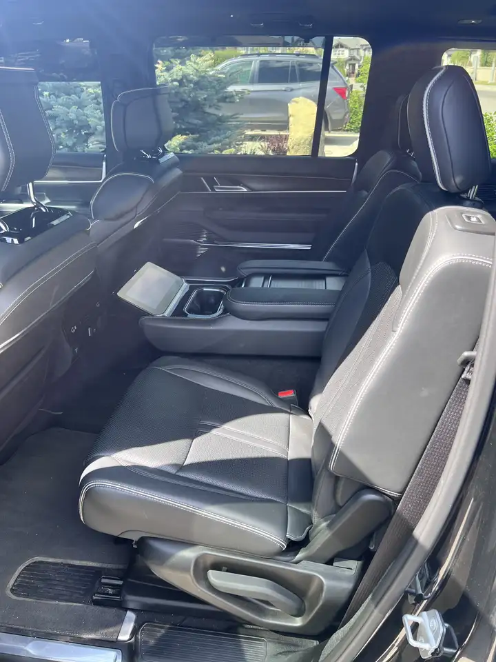Jeep Grand Wagoneer - Image 6