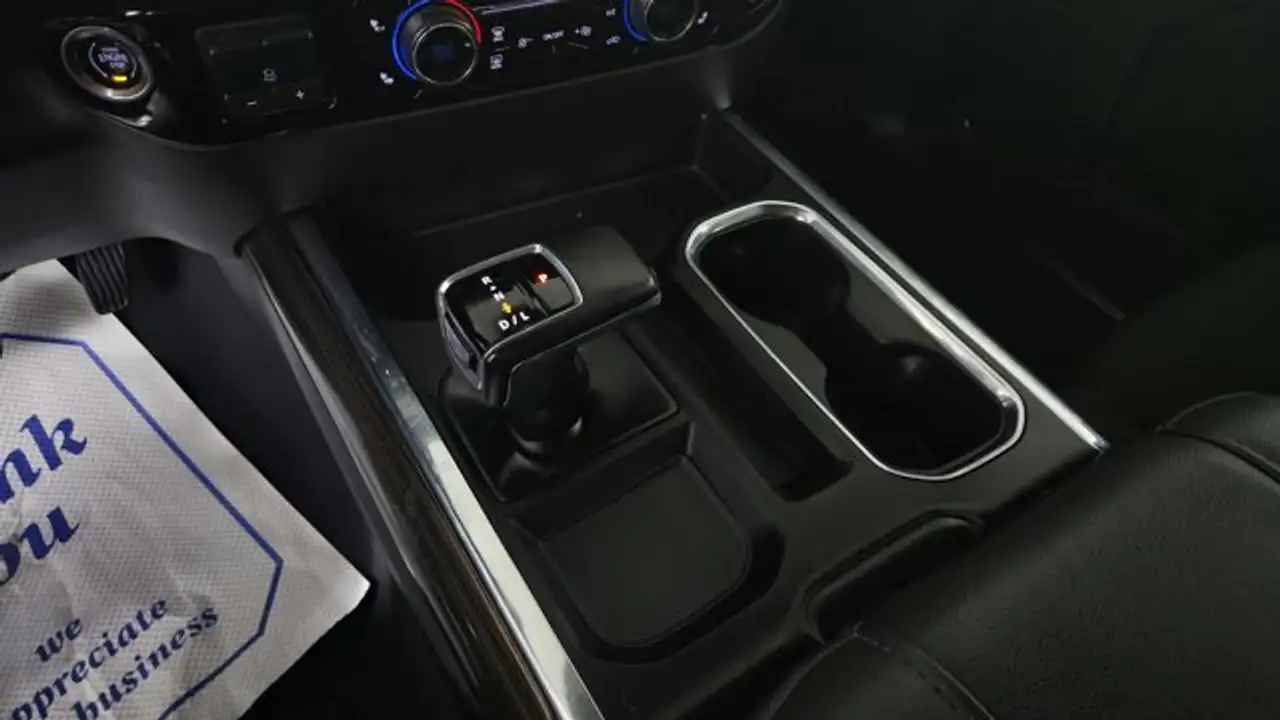 Chevrolet Silverado 1500 - Image 24