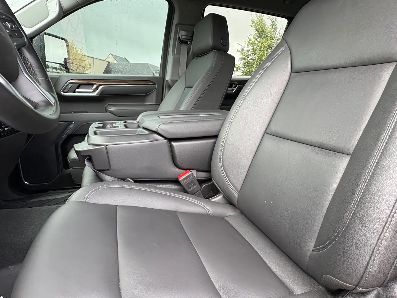 Chevrolet Silverado 1500 - Image 12