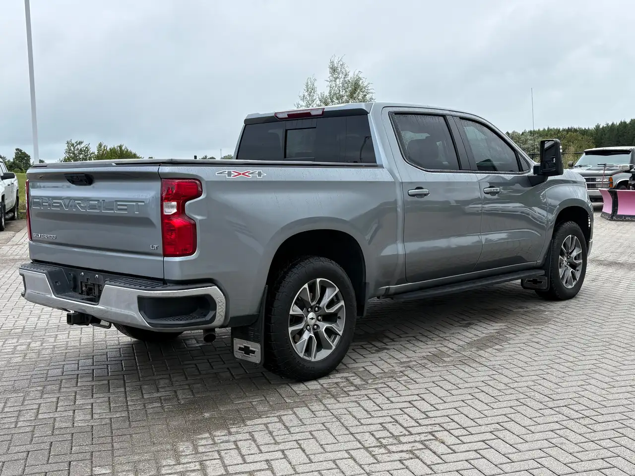 Chevrolet Silverado 1500 - Image 9