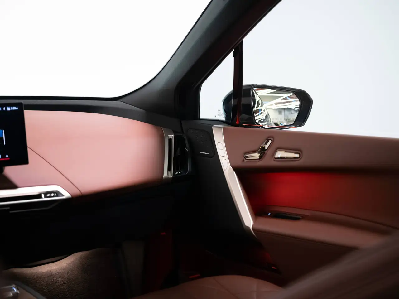 BMW iX - Image 29