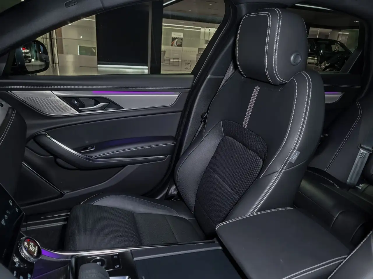 Jaguar XF - Image 20