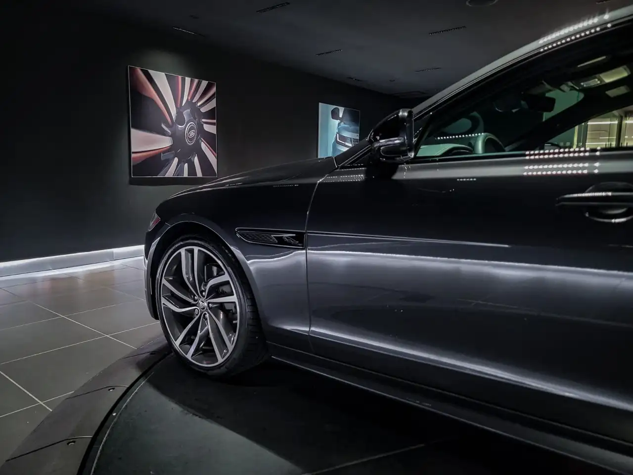 Jaguar XF - Image 9