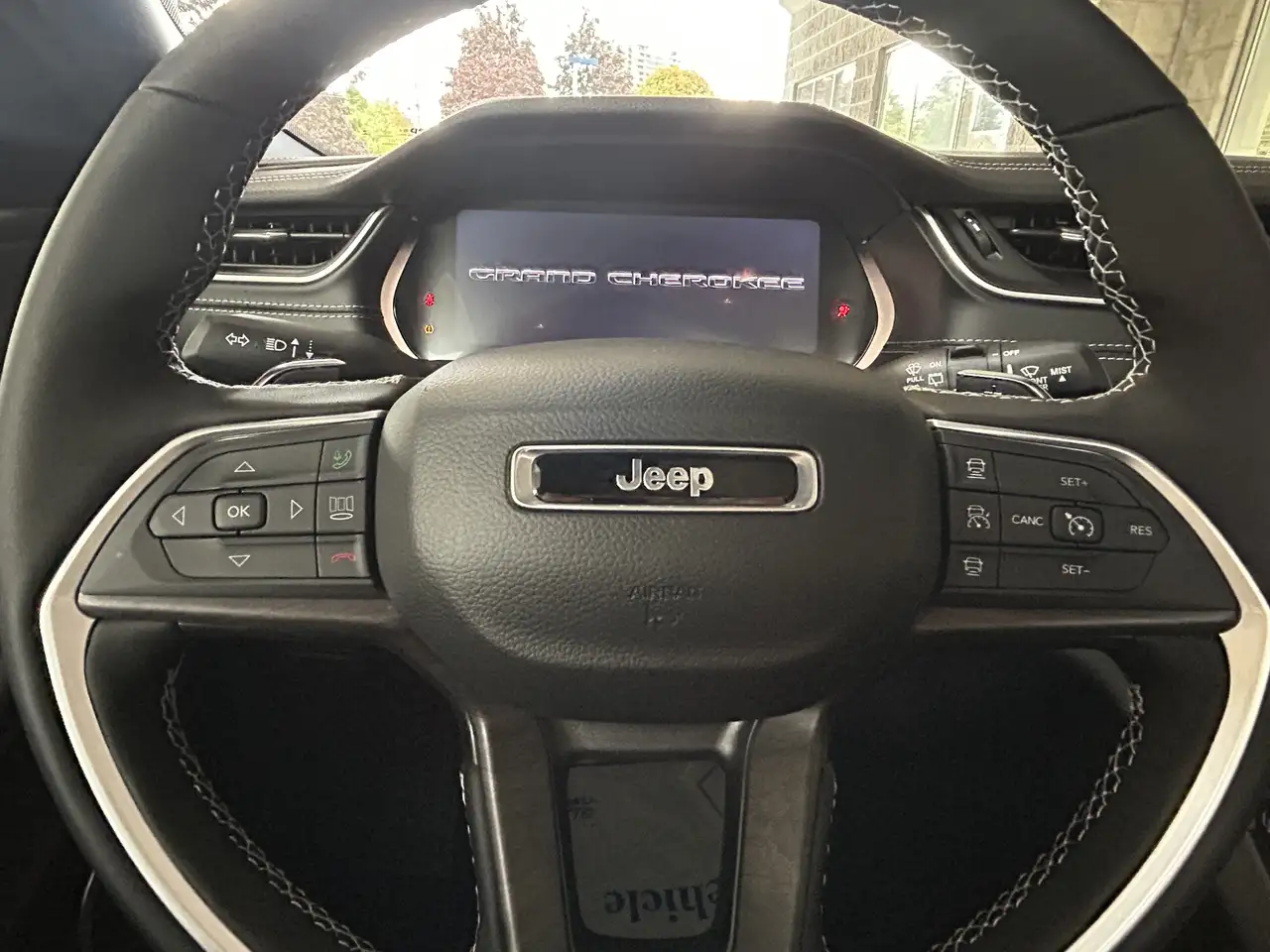 Jeep Grand Cherokee - Image 10