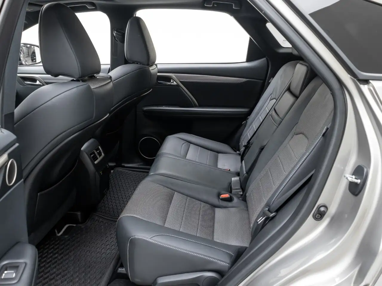 Lexus RX - Image 30