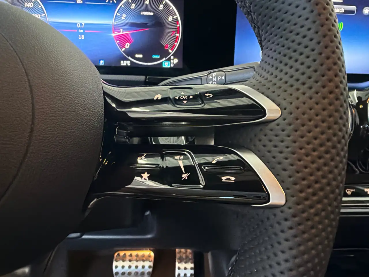 Mercedes-Benz GLA - Image 17