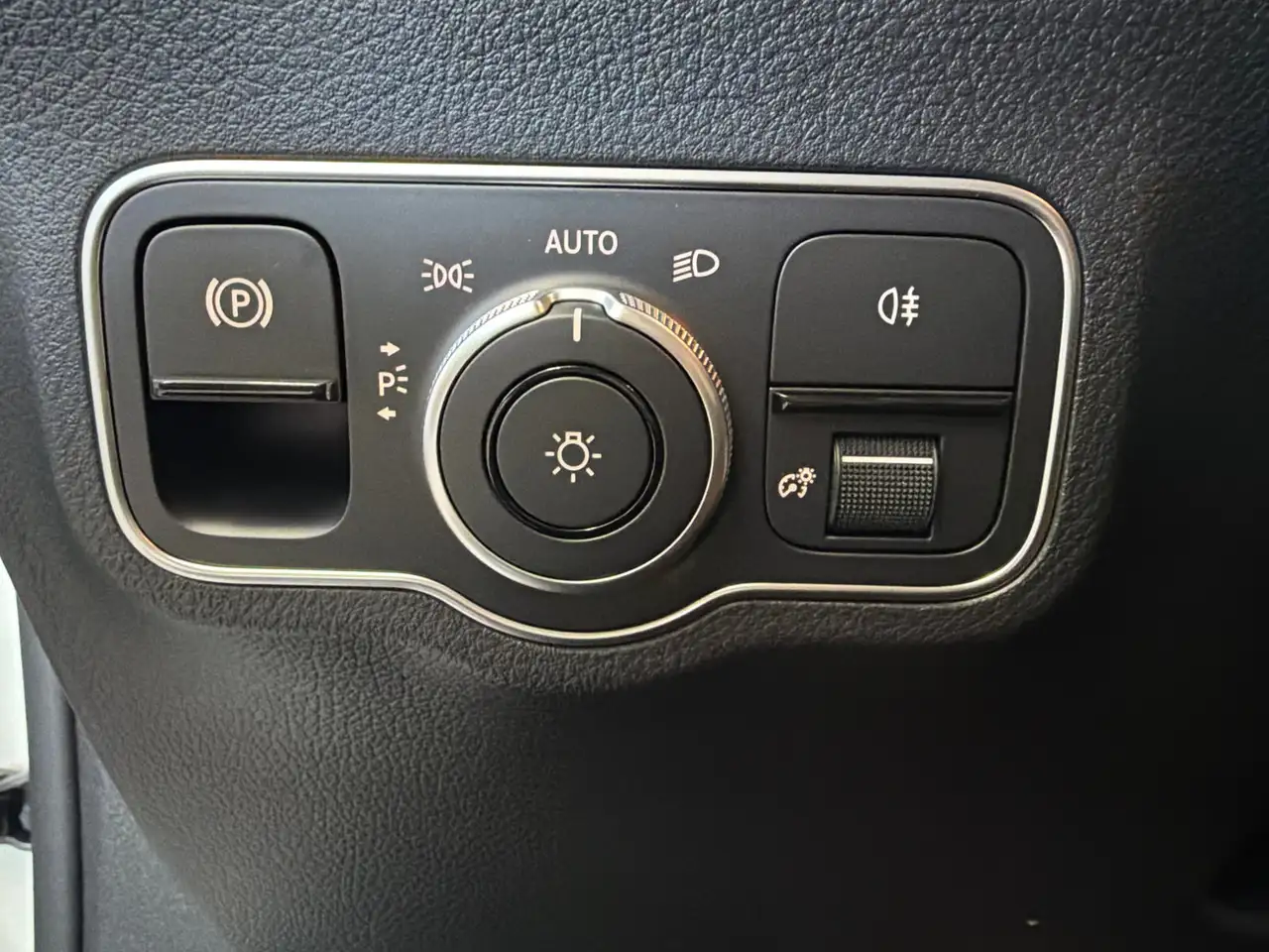 Mercedes-Benz GLA - Image 22