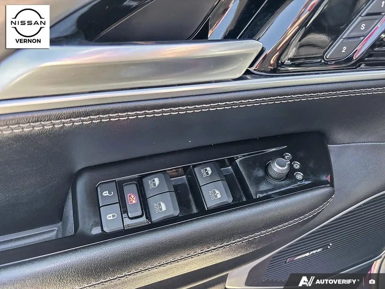 Jeep Wagoneer - Image 19