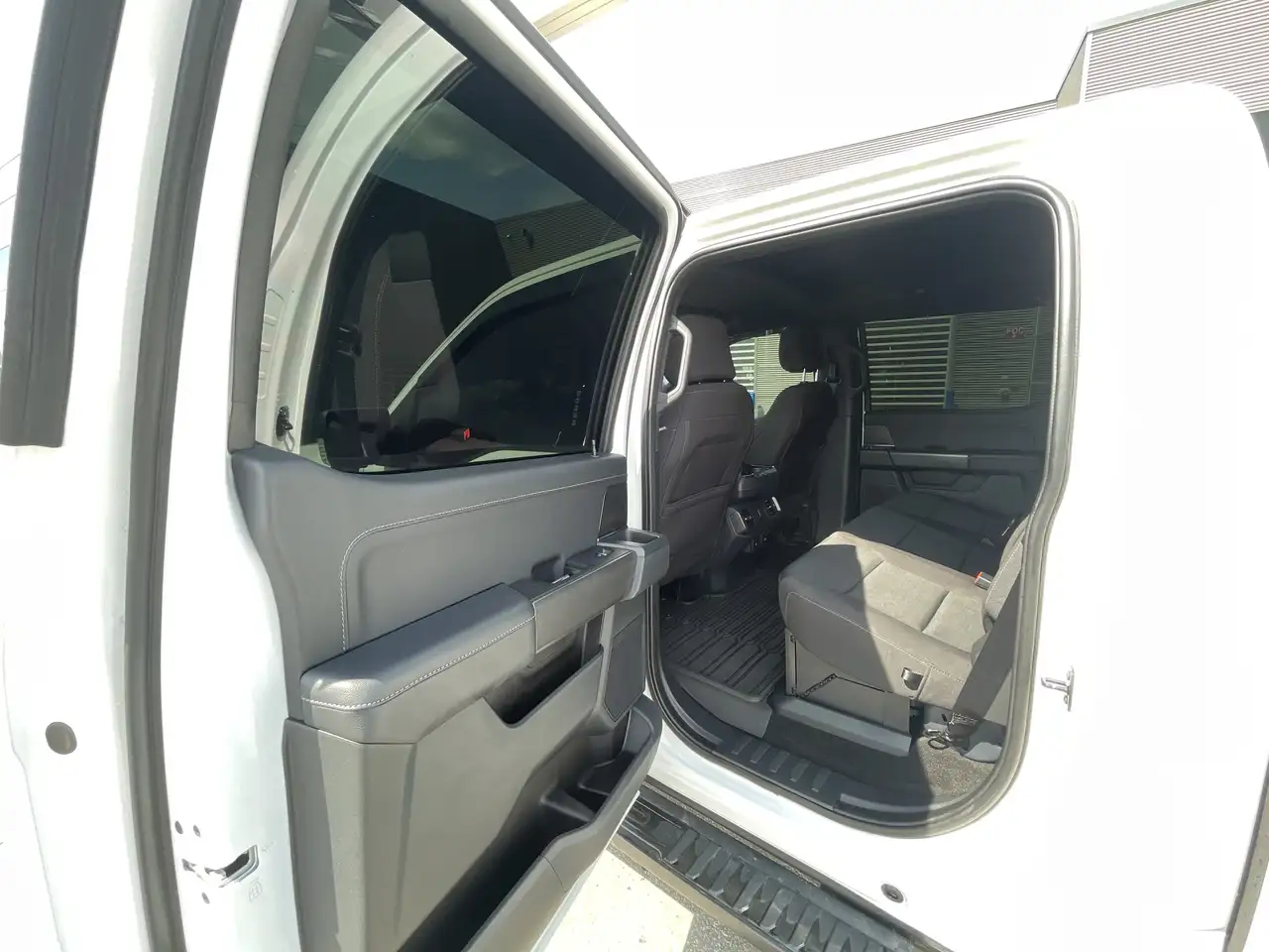 Ford F-150 - Image 11