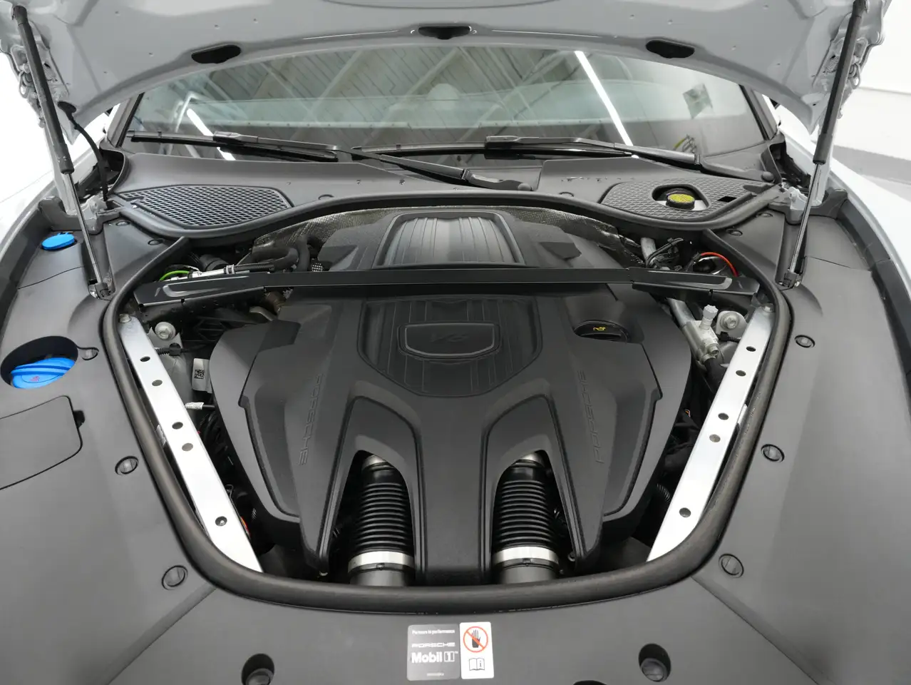 Porsche Panamera - Image 27