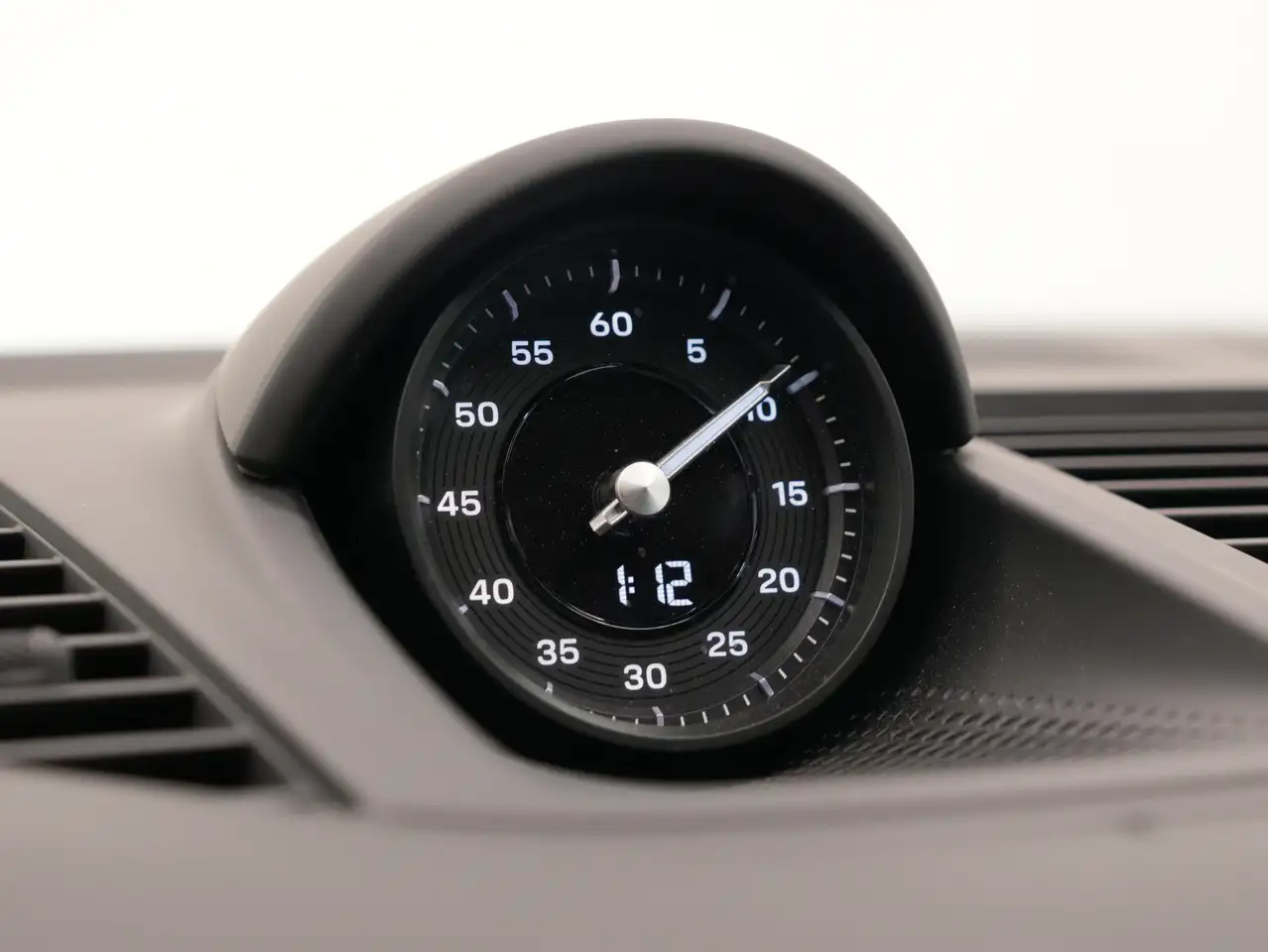 Porsche Panamera - Image 25