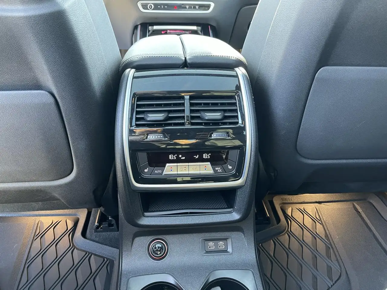 BMW X7 - Image 14