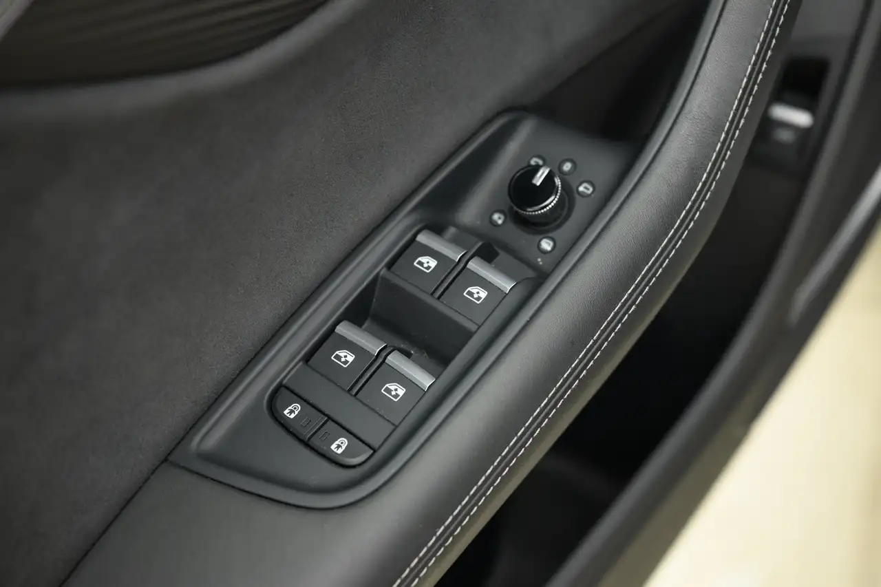 Audi SQ8 - Image 11
