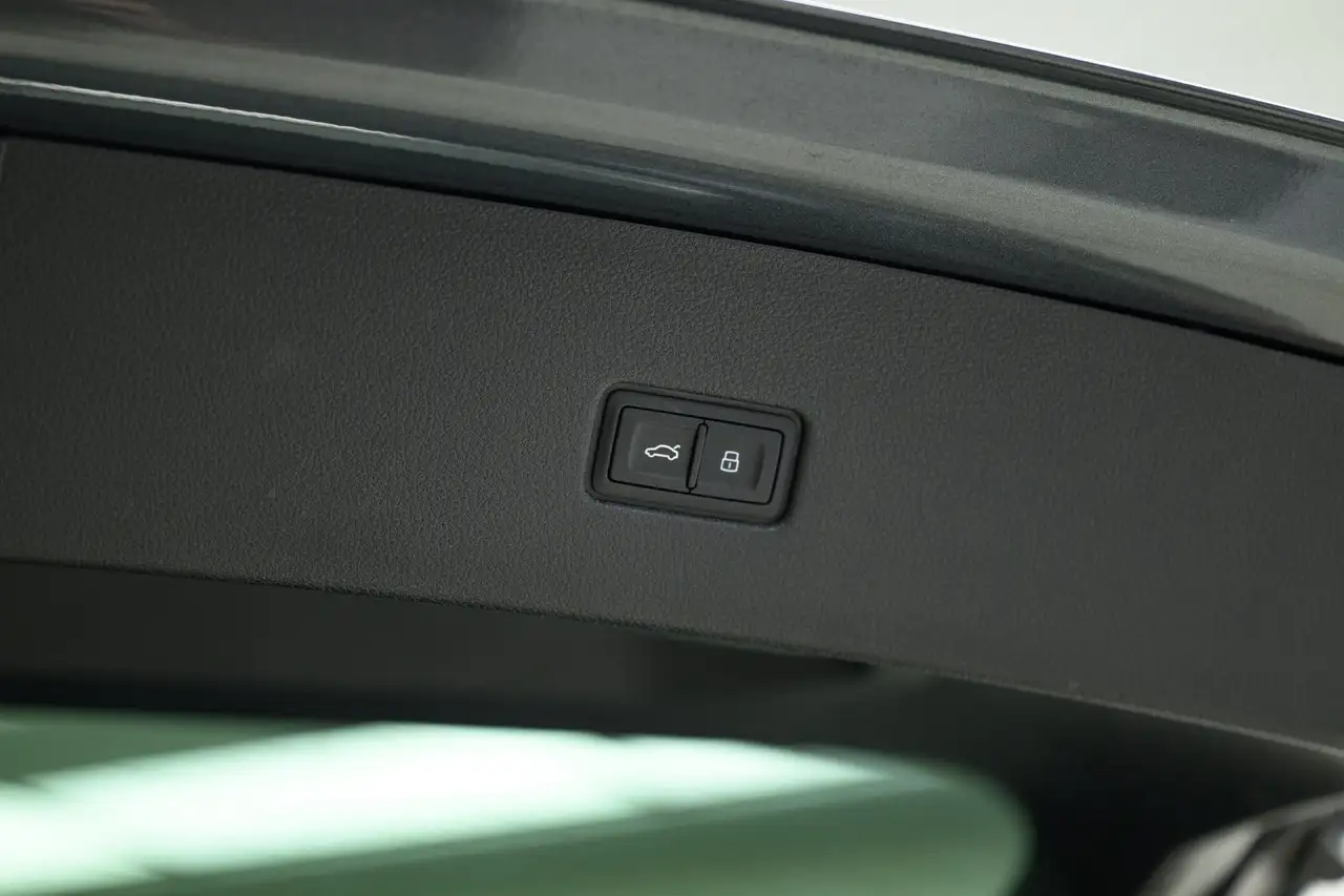 Audi SQ8 - Image 10