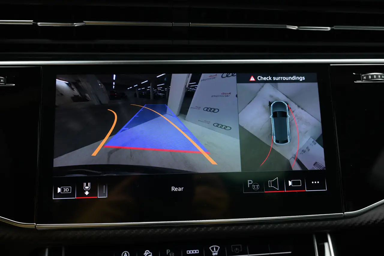 Audi SQ8 - Image 17