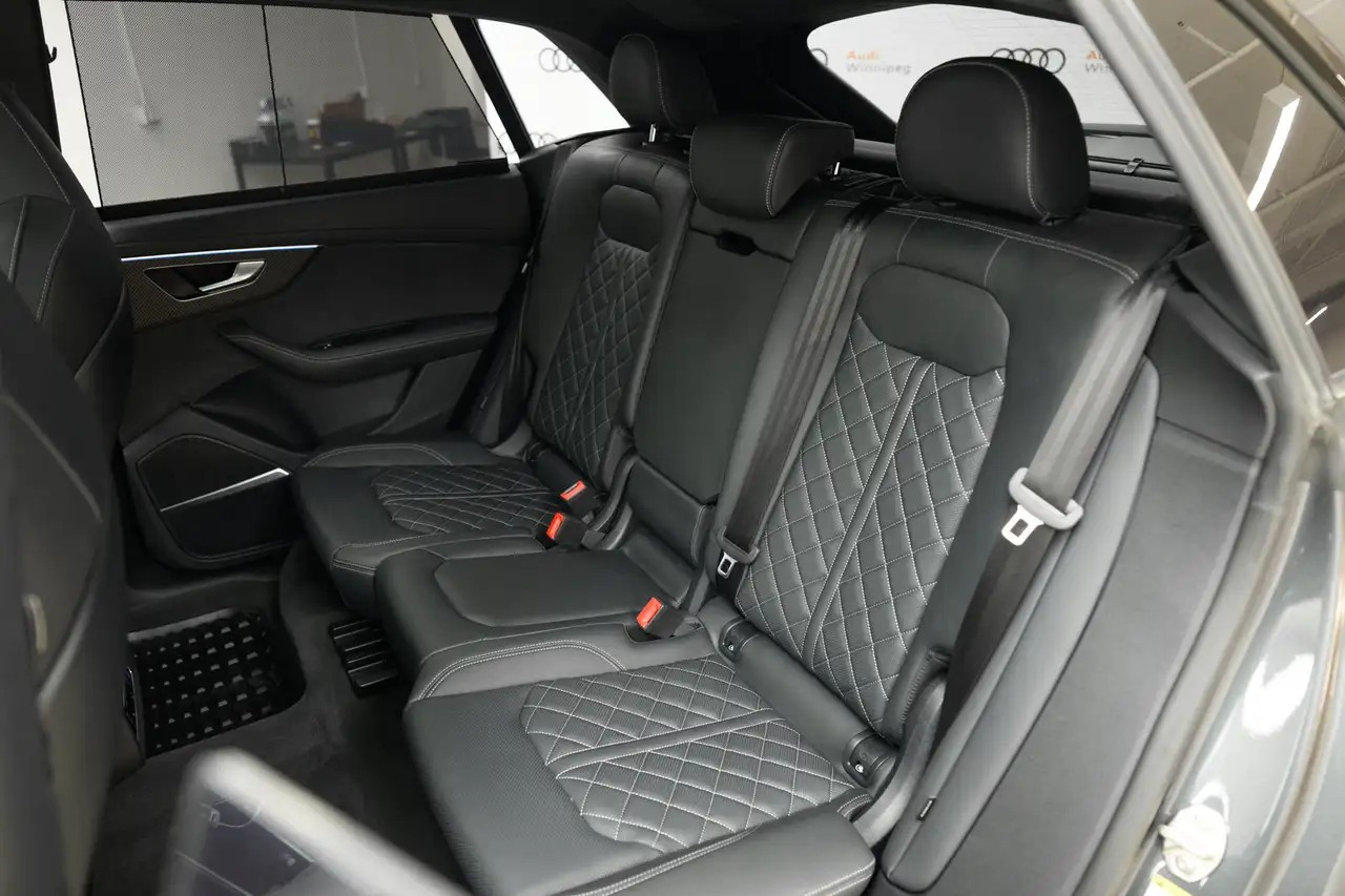 Audi SQ8 - Image 25