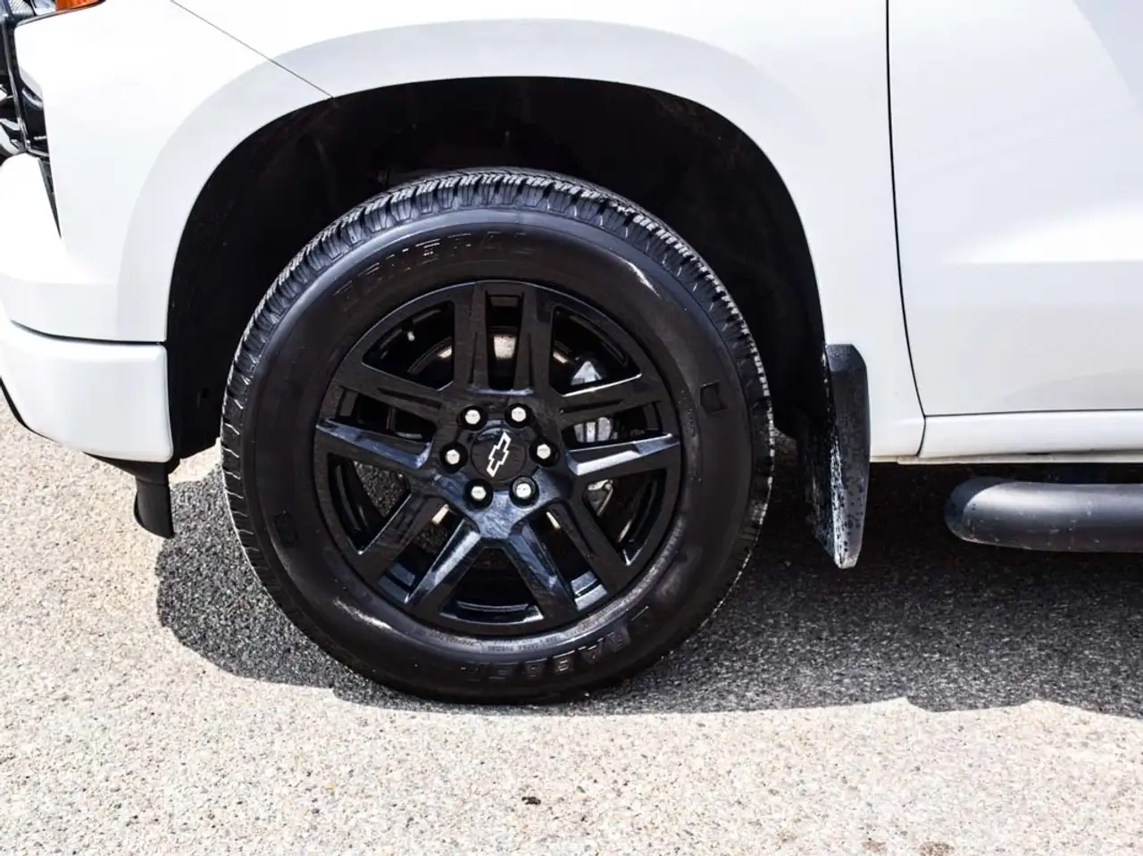 Chevrolet Silverado 1500 - Image 8