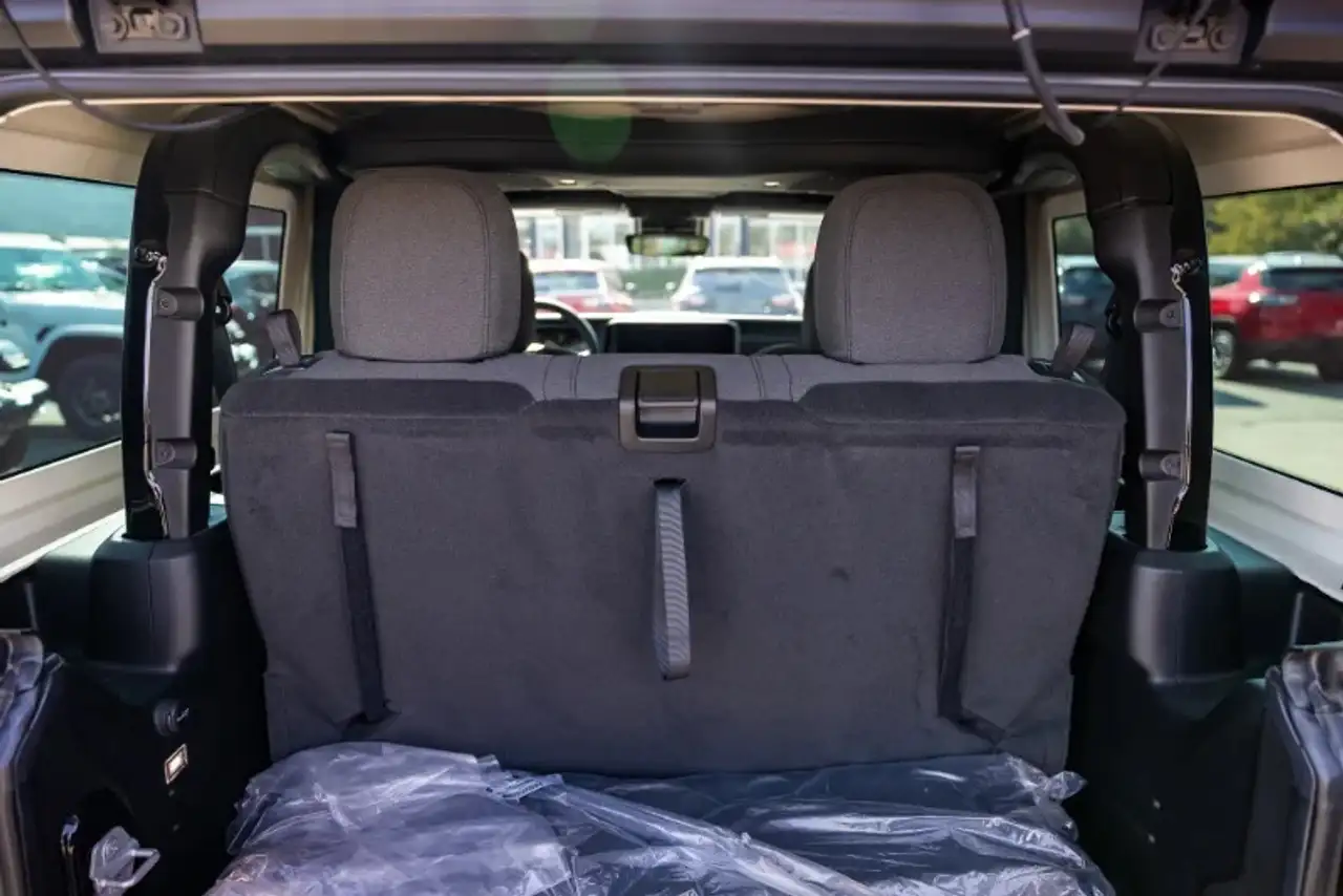 Jeep Wrangler - Image 22
