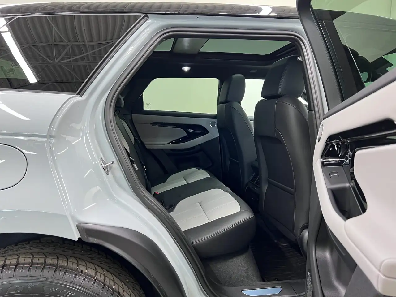 Land Rover Range Rover Evoque - Image 29