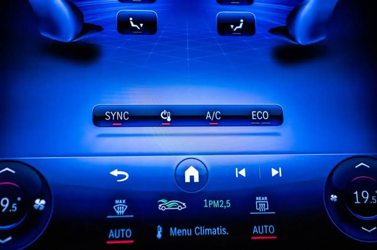Mercedes-Benz EQS - Image 23