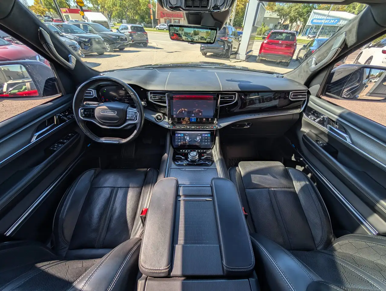 Jeep Grand Wagoneer - Image 17