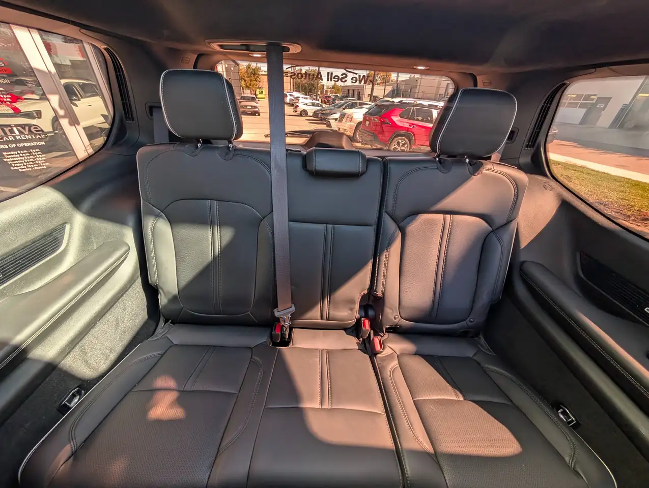 Jeep Grand Wagoneer - Image 10