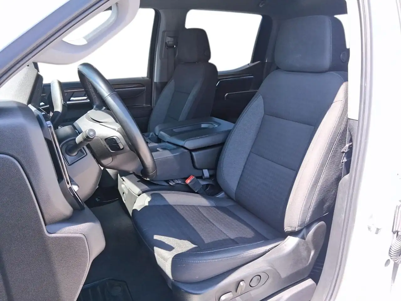 Chevrolet Silverado 1500 - Image 8