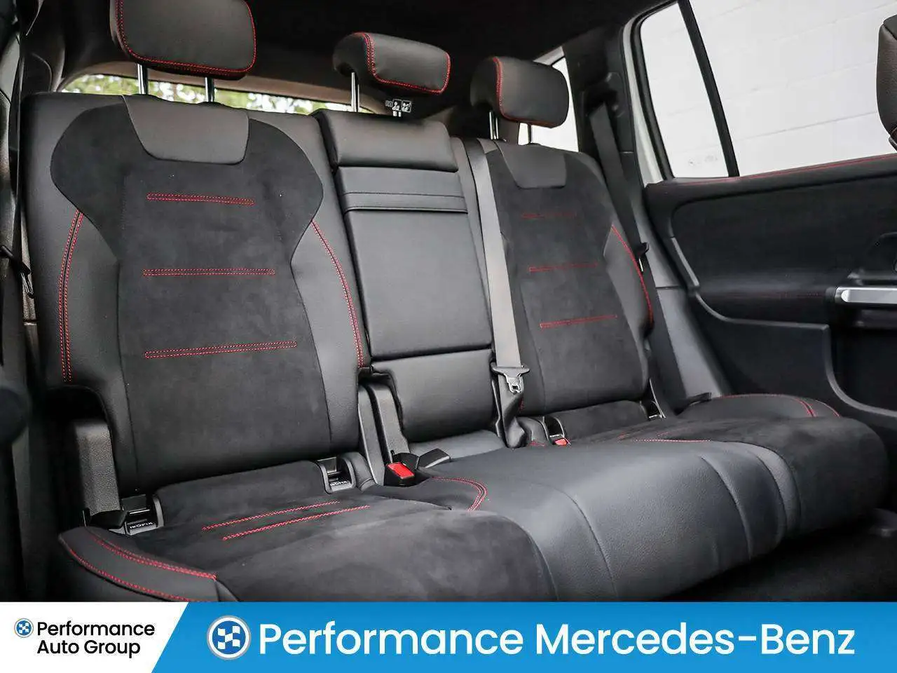 Mercedes-Benz GLB - Image 15