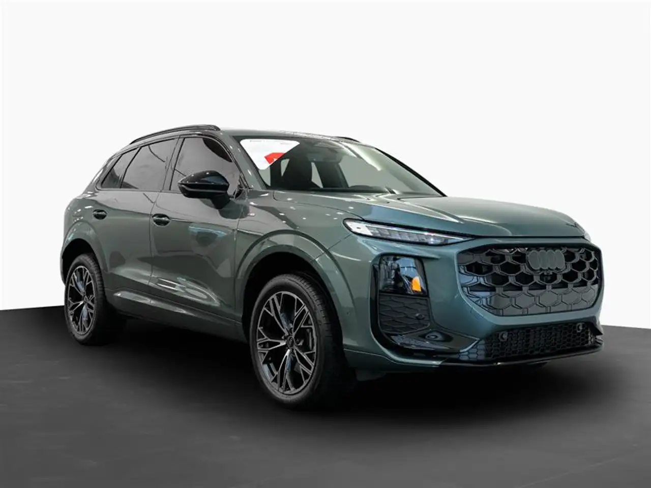 Audi Q3 - Image 1