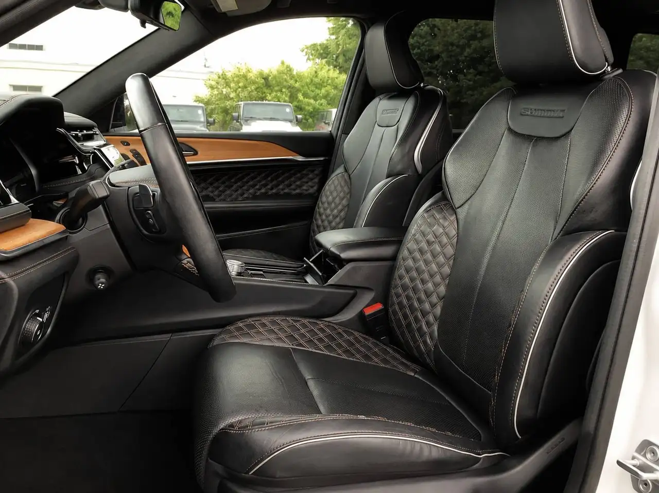 Jeep Grand Cherokee - Image 19