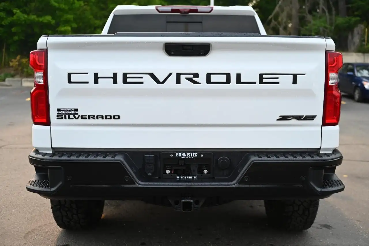 Chevrolet Silverado 1500 - Image 3