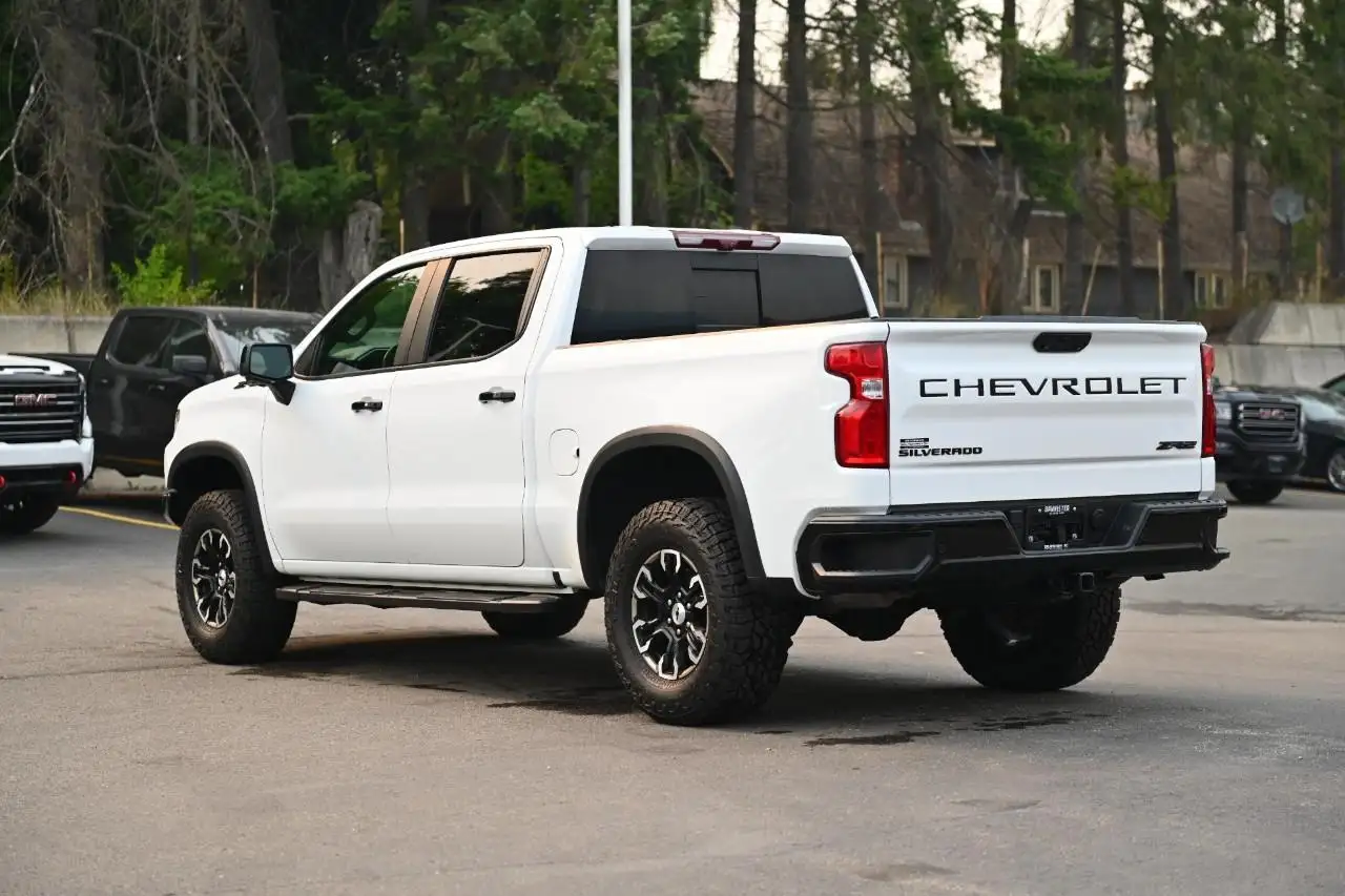 Chevrolet Silverado 1500 - Image 2