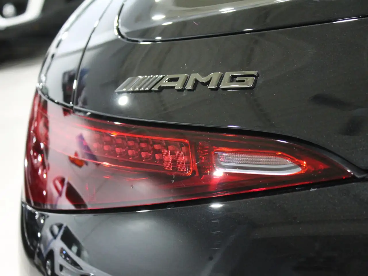 Mercedes-Benz SL - Image 20