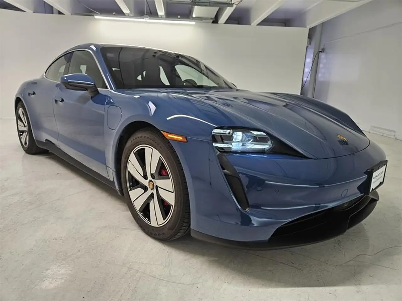 Porsche Taycan - Image 7