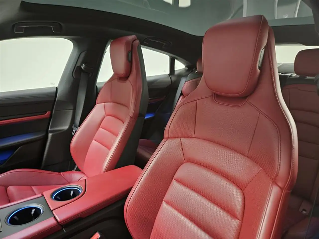 Porsche Taycan - Image 20