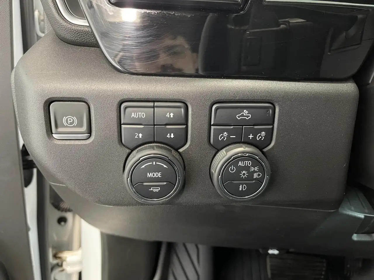 Chevrolet Silverado 1500 - Image 12