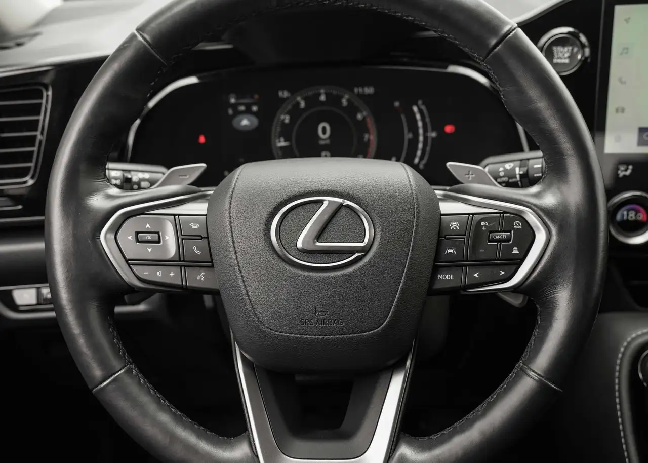 Lexus NX 350 - Image 16