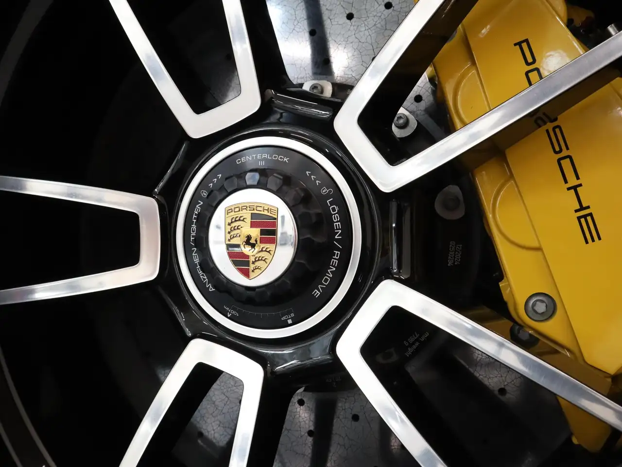 Porsche 911 - Image 24
