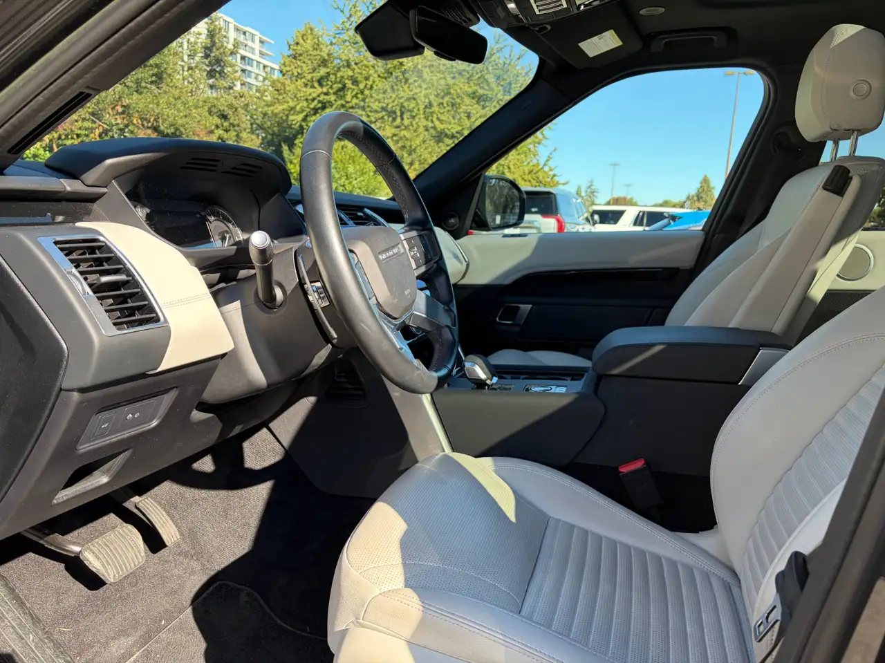 Land Rover Discovery - Image 8