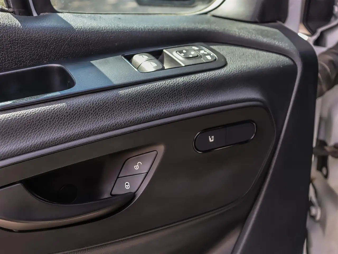 Mercedes-Benz Sprinter - Image 11