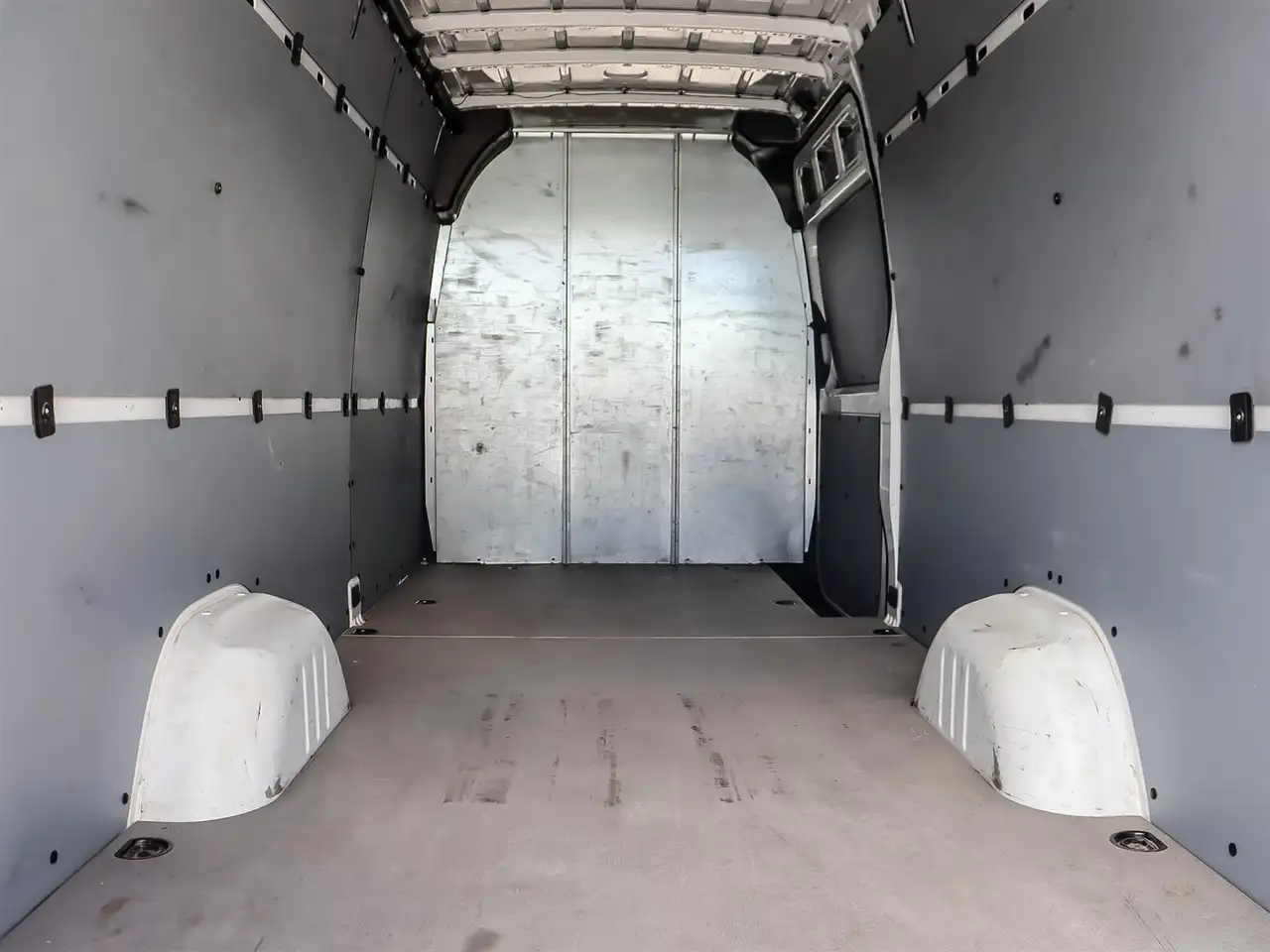 Mercedes-Benz Sprinter - Image 14