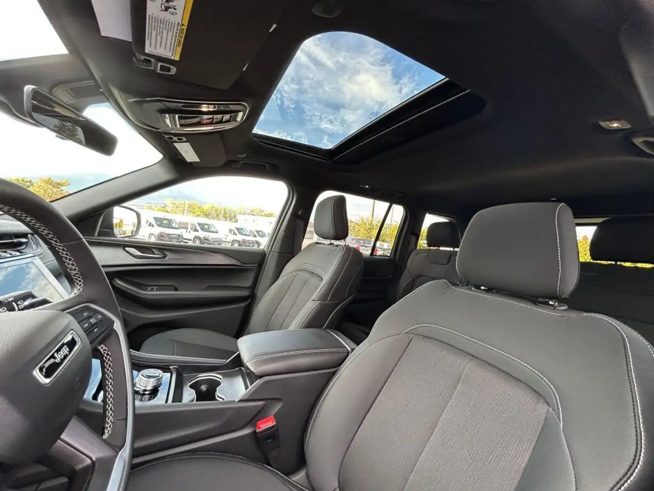 Jeep Grand Cherokee - Image 12