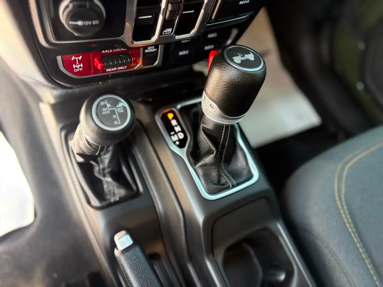 Jeep Wrangler - Image 14