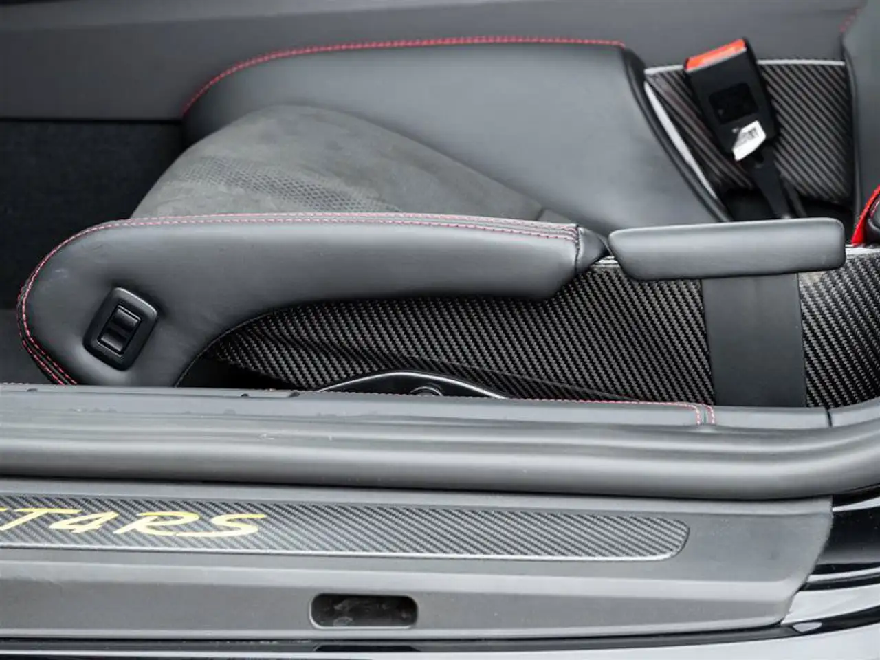Porsche 718 Cayman - Image 35