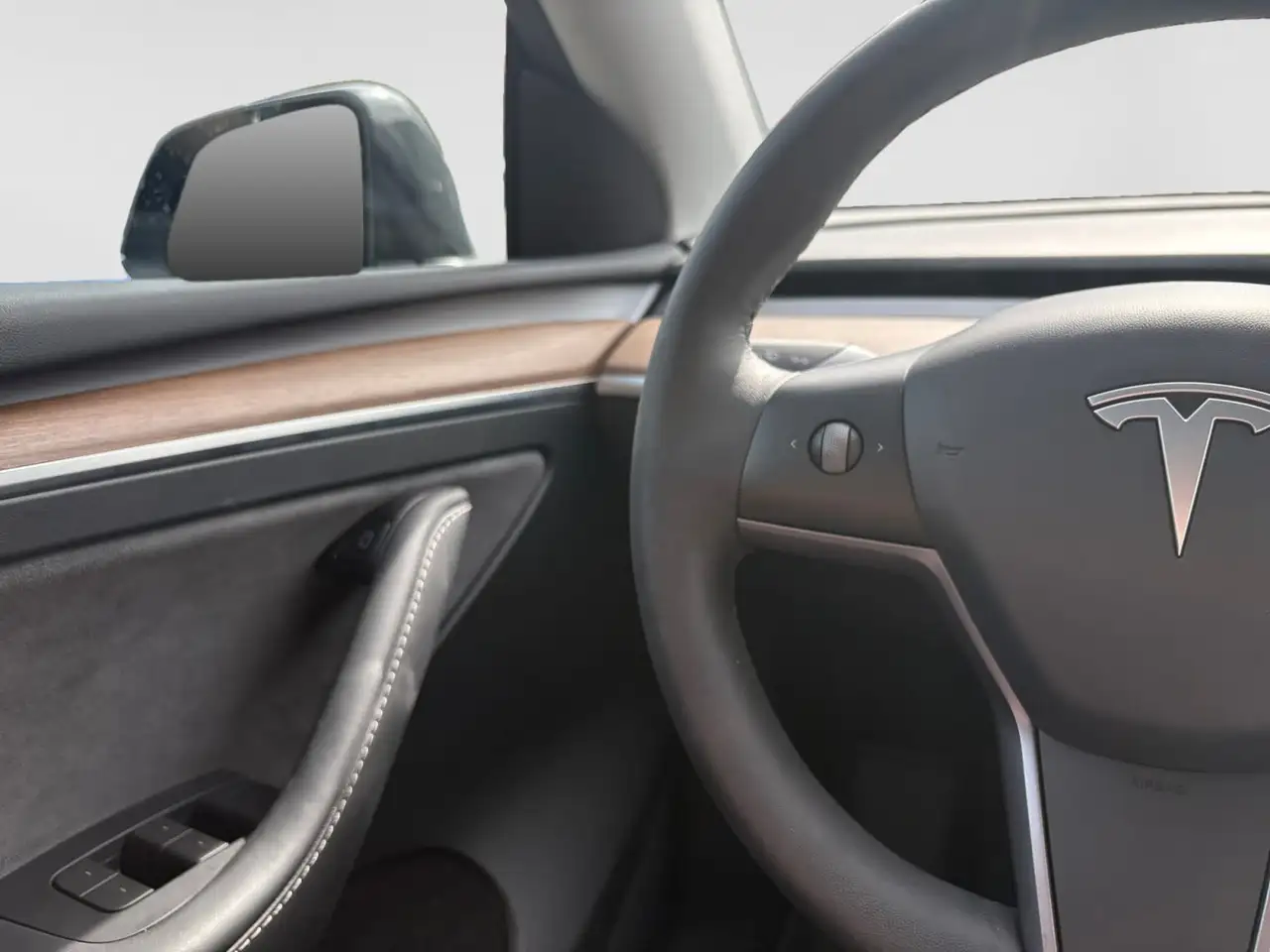Tesla Model Y - Image 14