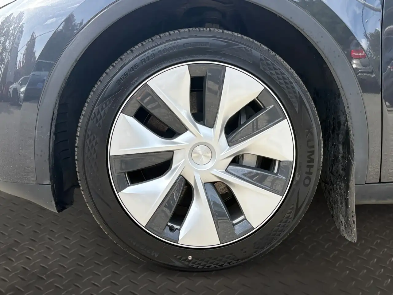 Tesla Model Y - Image 9